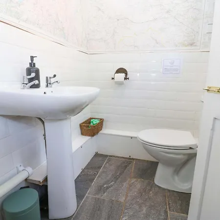 3 Railway Long Marton